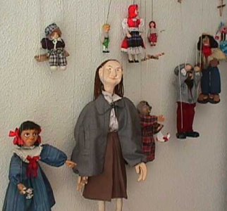 Muñecos Varios, En el centro "Anita" nuestra fundadora (Confección alumnos UDP)